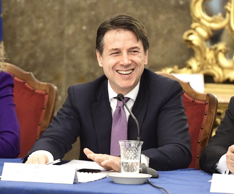 Regolarizzazioni dei migranti: l’ultimo ‘miracolo’ del premier Conte: raggiunto l’accordo