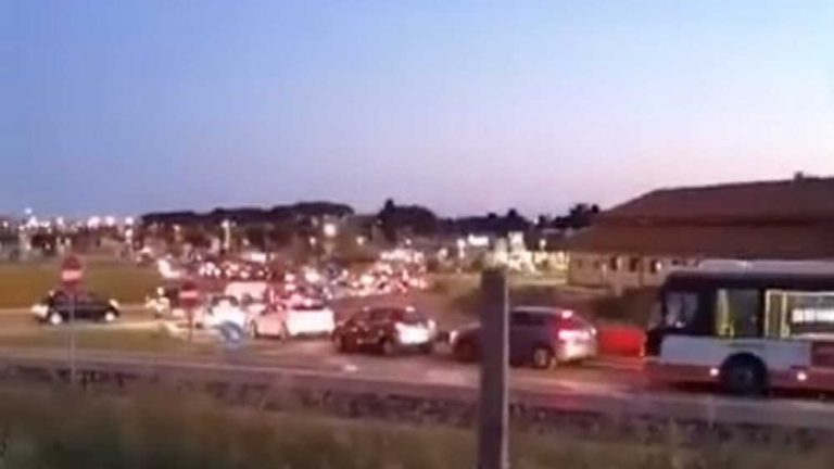 Aurelia paralizzata a Ladispoli: tutti in fila per il Mc Donald’s… e i locali non ci stanno