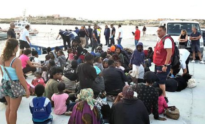 Palma di Montechiaro (Agrigento), sbarcati 400 migranti
