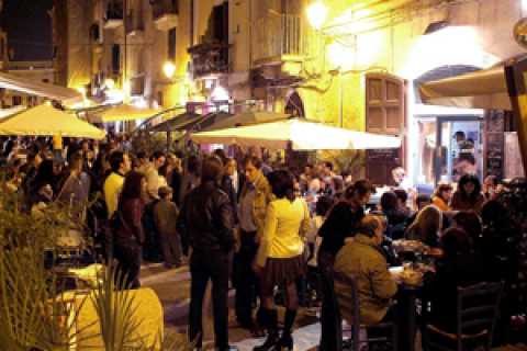 Bari, multate 18 persone in tre ore per assembramenti ingiustificati