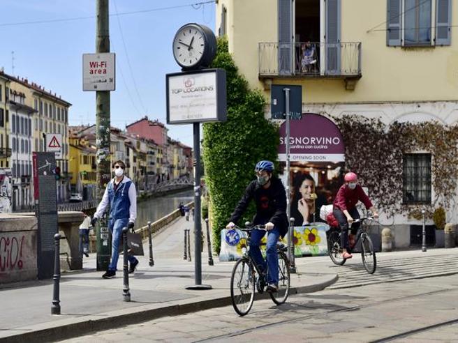 Fase 2, il ministro dei Trasporti De Micheli lancia la proposta di un buono di 500 euro per bici o monopattini