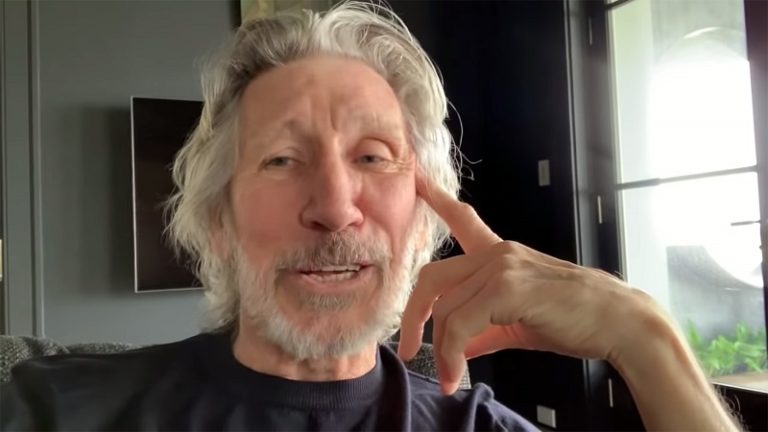 Musica, ennesima lite tra ex Pink Floyd: Roger Waters attacca David Gilmour: “Mi ha tolto dal sito ufficiale della band”