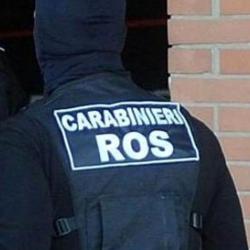 Bologna, blitz dei carabinieri del Ros contro gli anarchici: 12 in manette per un attentato incendiario