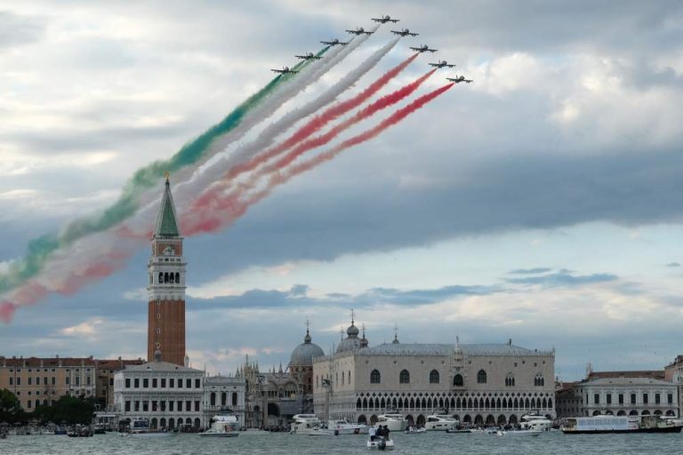 Le Frecce Tricolori sorvolano Venezia