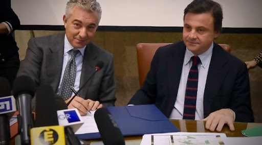 Penuria delle mascherine, parla Carlo Calenda: “Il commissario Arcuri dovrebbe dimettersi”