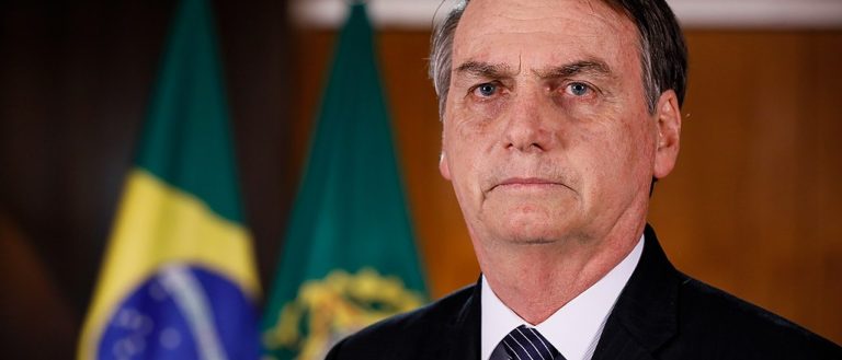 Coronavirus, il premier Bolsonaro in difficoltà minaccia: “No ai pregiudizi contro di noi oppure lasciamo l’Oms”