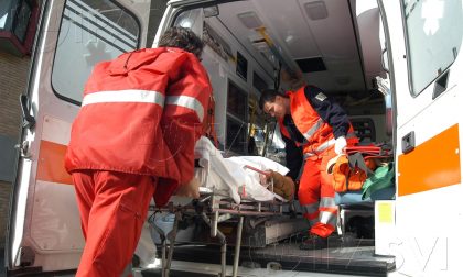 Brembate (Bergamo), incidente sul lavoro: ferito un operaio, è in codice rosso all’ospedale di Zingonia