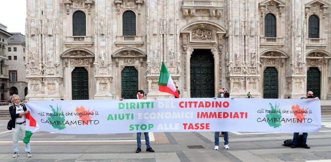 Milano, prosegue la protesta dei tassisti che non si sentono aiutati dal Comune