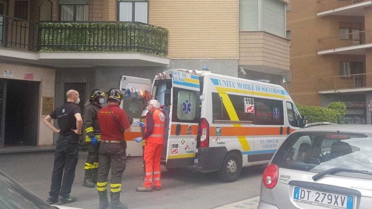 Torino, tenta di uscire dal vano dell’ascensore che si era bloccato: precipa e muore 68enne dal 5° piano