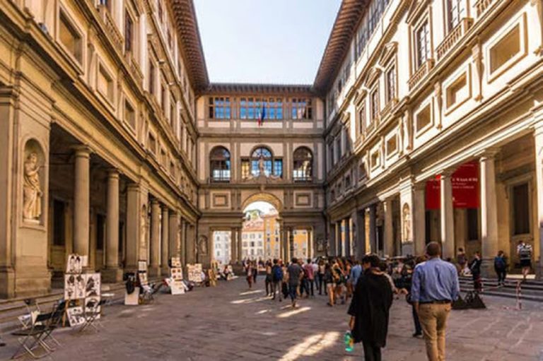 Firenze, gli Uffizi vincono su i bagarini: solo il museo fiorentino può usare siti web con il suo nome