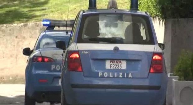 Roma, sequestra la ex moglie e poi fugge in macchina contromano sulla Pontina: 36enne arrestato dalla polizia