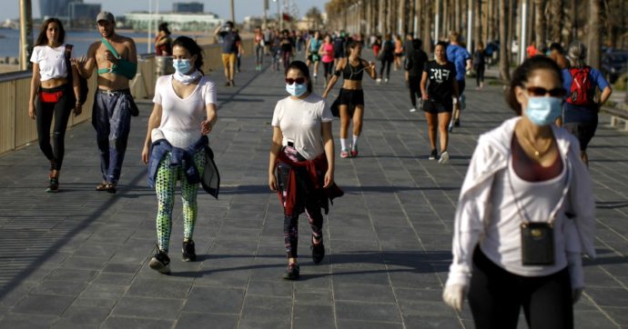 Spagna, le mascherine saranno obbligatorie sino a quando il coronavirus non sarà definitivamente sconfitto