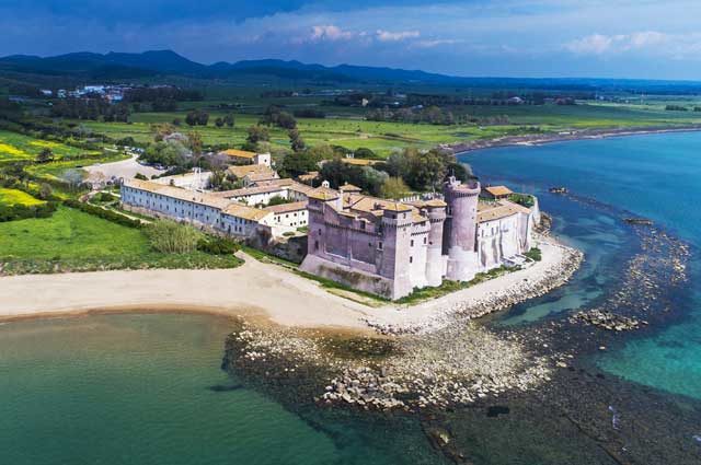 A Santa Severa visite guidate al tramonto: Torre Saracena e Battistero riaprono al pubblico