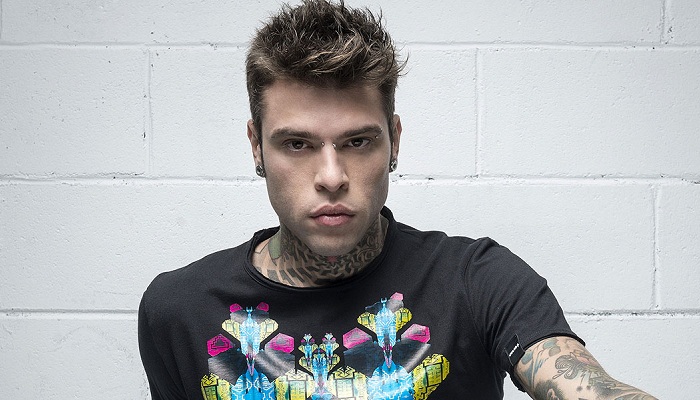 Milano, il Codacons querela il cantante Fedez