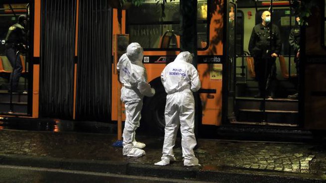 Milano, è morto il marocchino accoltellato ieri  su un autobus della linea 91: indaga la Squadra mobile