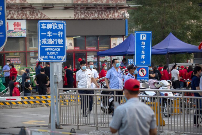 Coronavirus, scattato il lockdown in diversi quartieri di Pechino: chiuse nove scuole