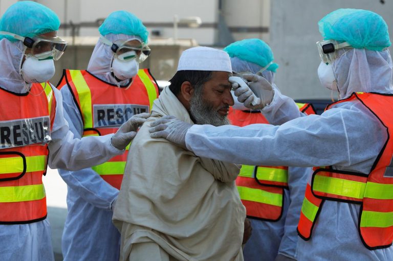 Coronavirus, in Pakistan record di contagi: 4 mila nelle ultime 24 ore