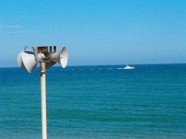 Rimini, scarsi contratti pubblicitari: sulla spiaggia sospeso il servizio di musica e annunci di Publiphono