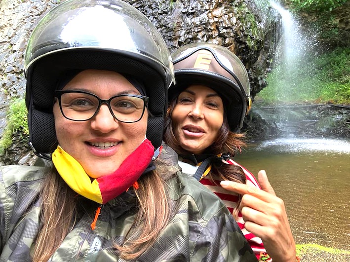 Sabrina Ferilli sul quad allo scoperta di Cerveteri