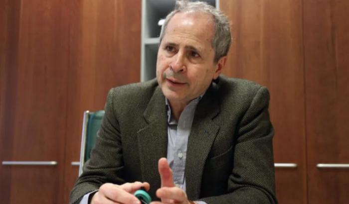 Coronavirus, l’avvertimento di Andrea Crisanti: “L’Italia non è in bolla protetta: è comunque a rischio, un rischio che aumenterà con la stagione autunnale e invernale”