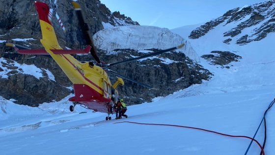 Val d’Aosta: una cordata di alpinisti è caduta in un crepaccio sul Monte Bianco