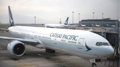 Hong Kong, la compagnia aerea Cathay Pacific stima una perdita di 1,3 miliardi di dollari nel primo semestre del 2020