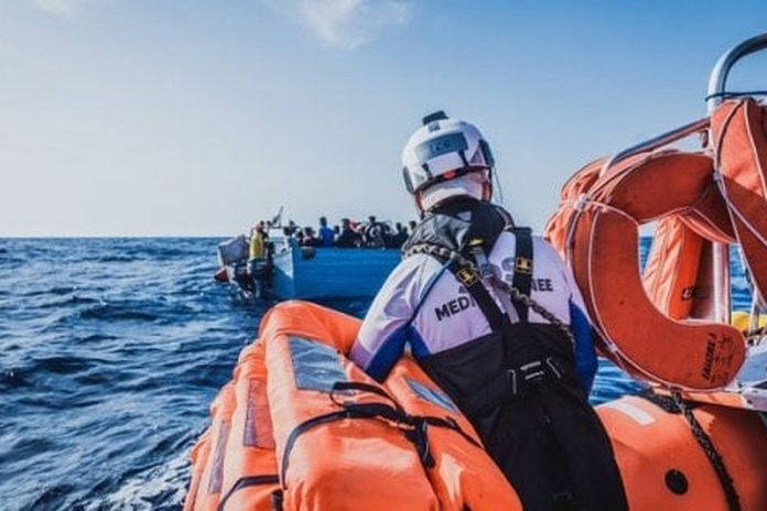 Migranti, Sos di Alarm Phone: 56 persone sono alla deriva a largo della Libia
