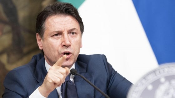 Governo, il premier Conte preme per un incontro con il centro destra: arrivate le lettere a Salvini, Meloni e Berlusconi