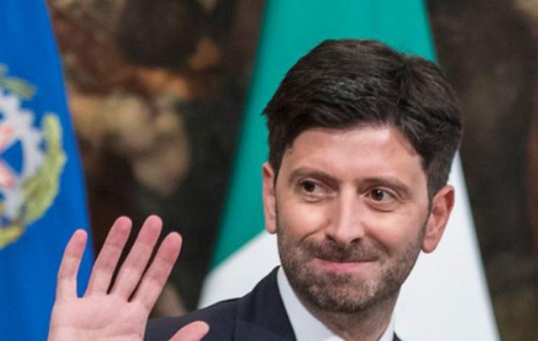 Coronavirus, la promessa del ministro Speranza: “Entro la fine dell’anno l’Italia avrà le sue prime dosi di vaccino”