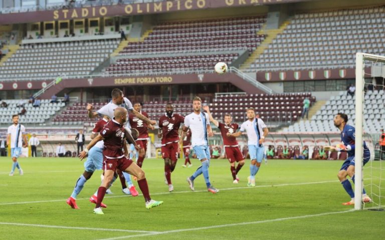 Calcio, la Lazio batte il Torino e rimane a -4 punti dalla capolista Juve