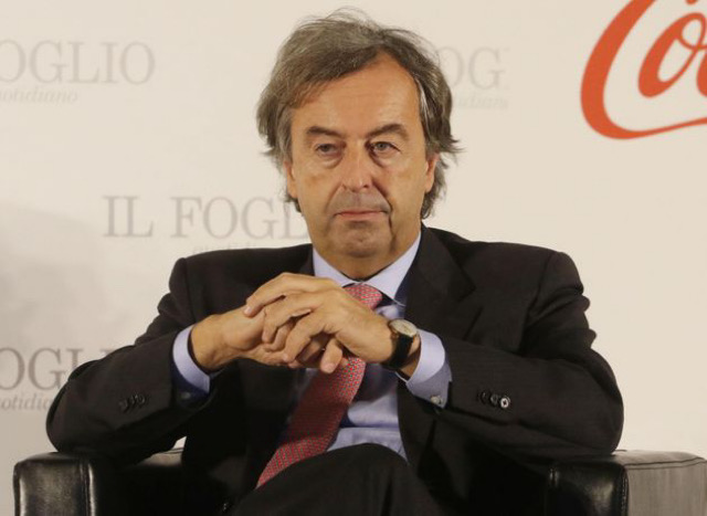 Coronavirus, l’allarme del virologo Burioni: “Il Covid è pronto a ripartire come ha fatto in Spagna”