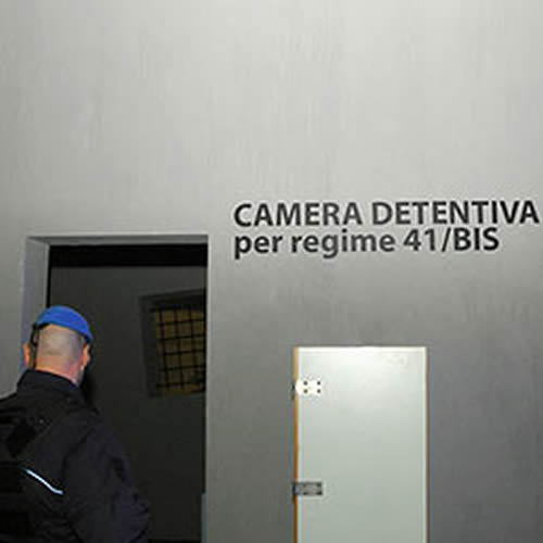 Detenuto mafioso condannato all’ergastolo scrive al presidente Mattarella: “Voglio essere fucilato”