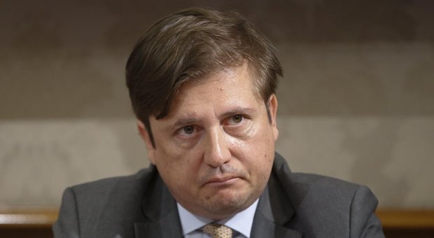 Coronavirus, parla il viceministro Sileri: “Ora si contagiano anche i giovani”
