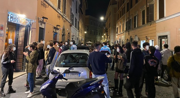 Roma, controlli alla movida: identificate 1.200 persone, multati 11 locali