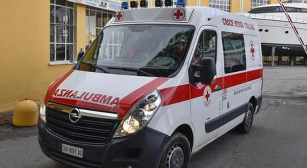 Monale (Asti), donna libica cade dal secondo piano e muore: stava sistemando la zanzariera