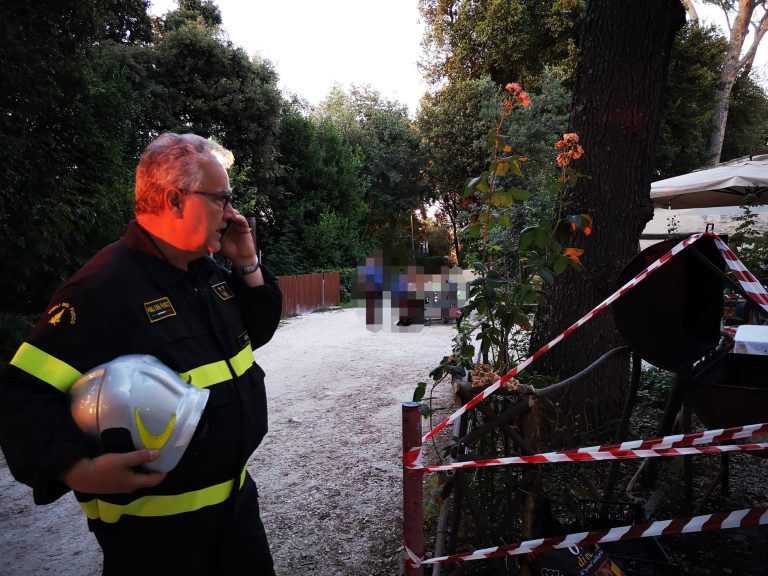 Polverigi (Ancona), due persone ustionate per una fiammata dal barbecue