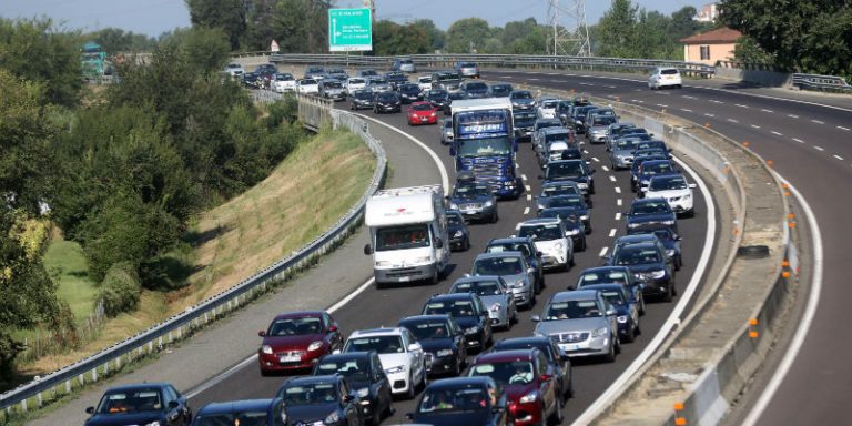 Vacanze: scatta l’unico weekend da bollino nero per il traffico intenso dell’estate 2021 con oltre 4 italiani adulti su 10 (41%)