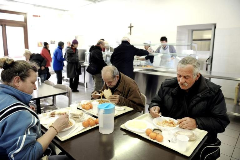 Rapporto Caritas: il 26% delle famiglie straniere in Italia sono in povertà