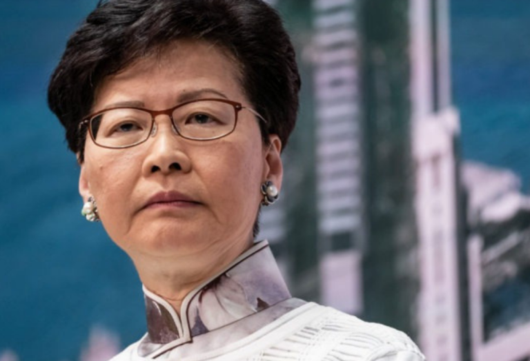 Coronavirus, la governatrice di Hong Kong annuncia che elezioni politiche del 6 settembre sono state rinviate