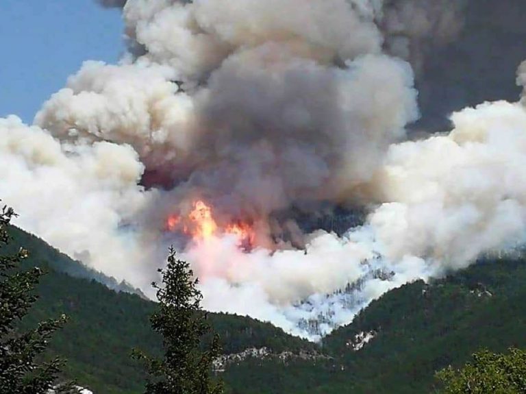 Abruzzo, incendio nel Parco Nazionale del Gran Sasso: in fumo 200 ettari di bosco