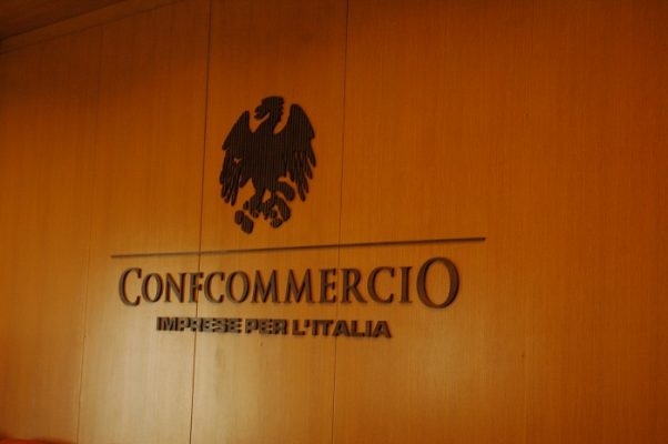 L’accusa Confcommercio: l’inefficienza della P.A italiana ‘frutta’ la perdita di 70 miliardi di Pil