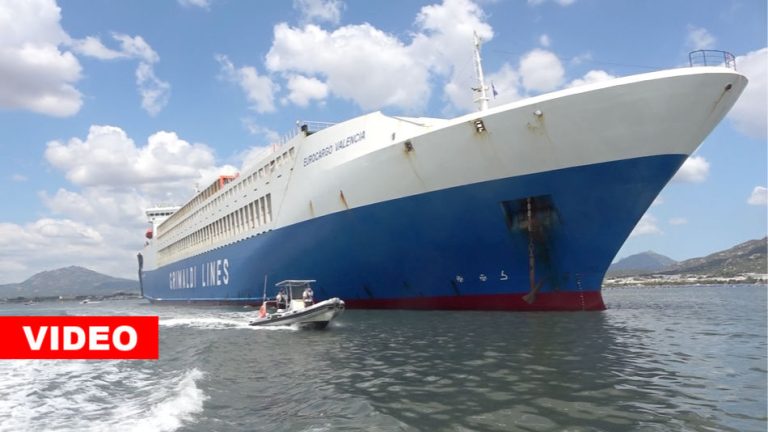 Olbia, una nave cargo si è incagliata all’ingresso del porto della città sarda