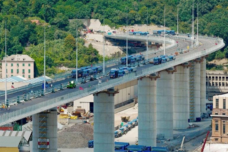 Genova, il presidente Mattarella incontrerà i familiari delle vittime del crollo all’inaugurazione del nuovo ponte il prossimo 3 agosto
