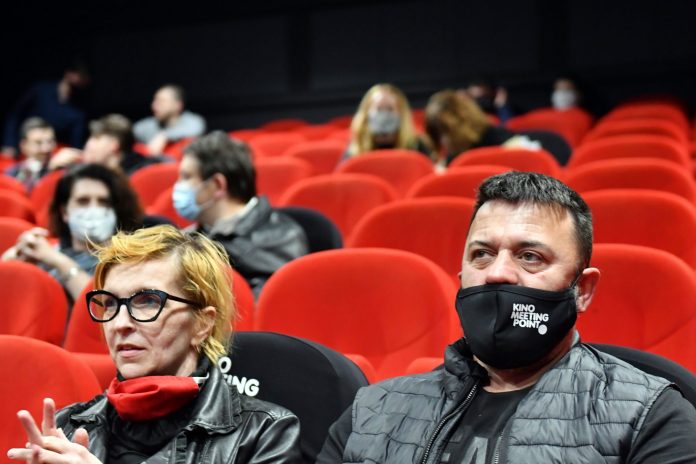 Cinema, primi timidi aumenti per gli incassi nelle sale italiane