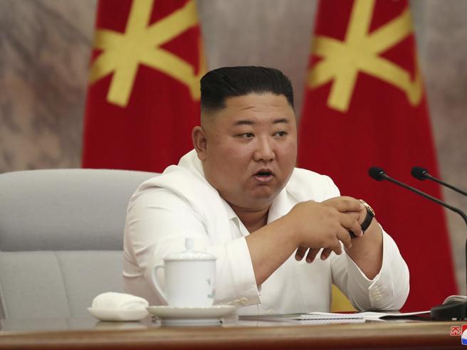 Coronavirus, si rifà ‘vivo’ Kim Jong Un: “Successo splendente contro il Covid”