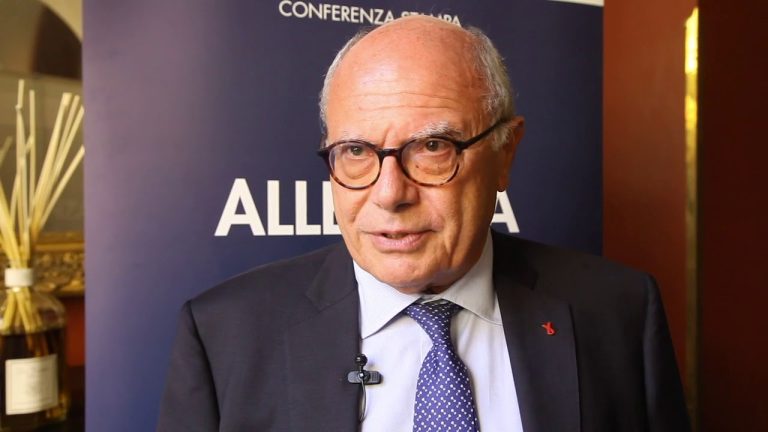 Coronavirus, l’allarme del virologo Galli: “Il problema dei migranti positivi è reale”