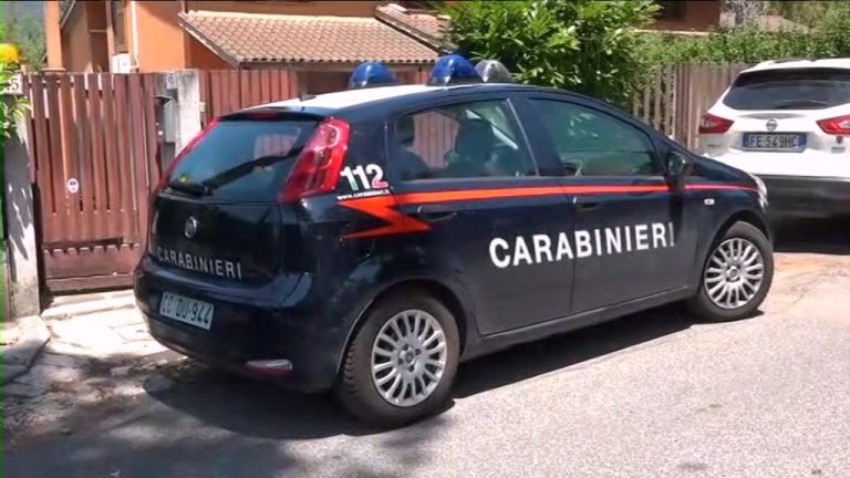 Terni, due ragazzi minorenni trovati morti nelle loro abitazioni: indagano i carabinieri