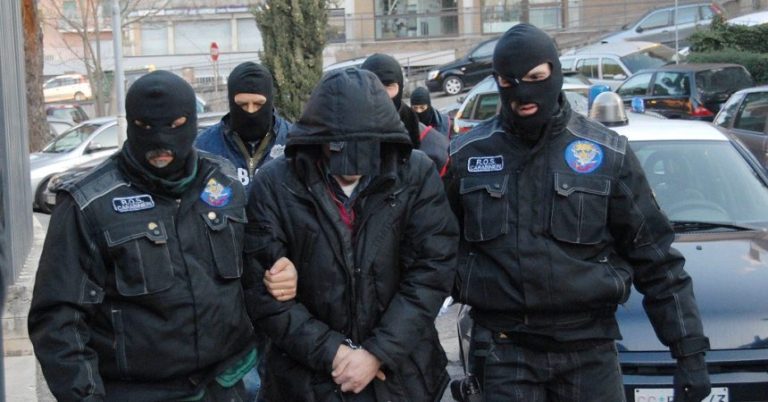 Milano, arrestato un 30enne italiano: faceva propagando per l’Isis sui social