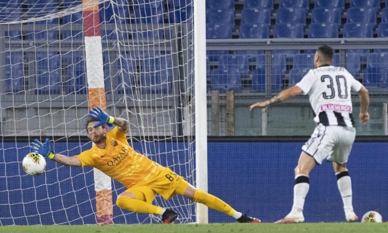 Calcio, seconda sconfitta consecutiva della Roma: 0-2 contro l’Udinese, addio alla Champions