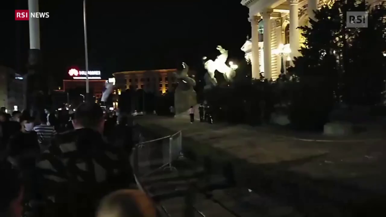 Belgrado: scontri nella notte fra dimostranti antigovernativi e la polizia